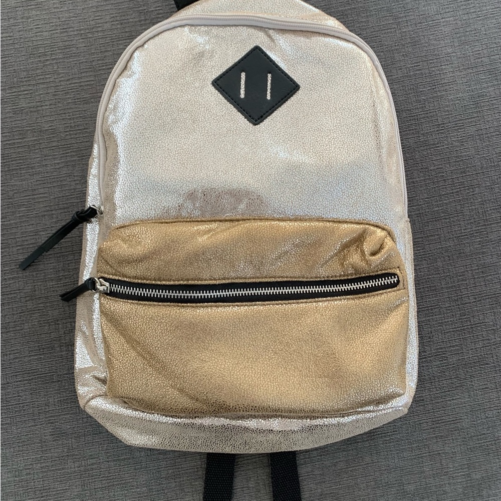 NWOT Arizona Jeans Co. Backpack in Gold and Bronze